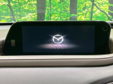 【マツダコネクトナビ】車内の雰囲気にマッチした一体型タイプのナビ。各種車輌設定やBluetooth再生等、様々な機能が楽しめます。直感的なダイヤル操作が可能で、使い勝手も良好です。