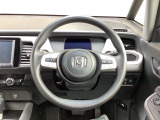 ステアリングスイッチでオーディオ各種操作が可能で、運転に集中できます。安心・安全・快適なドライブをお楽しみいただけます。