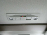 運転席の上に、手元を明るく照らすマップランプをご用意しております♪