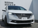アダプティブLEDヘッドライト。フロントカメラで前方の状況を検知し対向車や先行車に眩しい思いをさせることなく必要なところだけを遠くまで照射します。