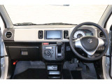 操作性に優れた運転席となります!小物入れや各ボタンの配置にこだわり、使いやすいです!座り心地もよく視認性も良好なのでロングドライブもお任せ下さい!