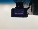 ドライブレコーダー(社外品)が前方の監視をしてくれます。衝突や急ブレーキなどを感知した場合に、記録された動画が万が一の際に直前の状況を把握する手助けとなります。