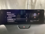 車線逸脱警報システムは、走行中にカメラで車線を検知して、自車が車線から逸脱する可能性があると判断した場合に、警報によりドライバーに通知します。