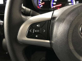【ステアリングスイッチ】運転中に視線を前に向けたまま画面の操作できます。