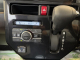 快適装備のオートエアコン♪ 温度設定をすれば、自動で車内の温度管理をしてくれる優れ物です☆彡