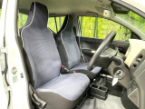 運転席シート廻りは使用感も少なく、良好な状態となっています。前オーナー様が丁寧に使っていたことがよくわかりますね。
