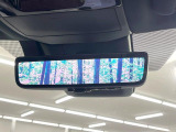 【デジタルインナーミラー】後席の大きな荷物や同乗者で後方が確認しづらい時でも安心!カメラが撮影した車両後方の映像をルームミラー内に表示。クリアな視界で状況の確認が可能です!