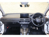 操作性に優れた運転席となります!小物入れや各ボタンの配置にこだわり、使いやすいです!座り心地もよく視認性も良好なのでロングドライブもお任せ下さい!