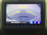 バックでの車庫入れも安心です! リアカメラが付いているバックモニター付のナビを装備しております。操作線もついており距離感も画面から確認できます。
