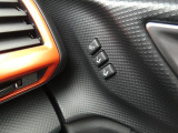 運転席はシートメモリー機能が付いているので、自分以外の人がシートを動かしても、ボタン一つでセットした位置に戻せます。