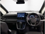 オシャレなインテリアで運転する気分も盛り上がりますよね^^