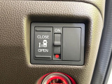 【パワースライドドア】スマートキーや運転席のスイッチでスライドドアの開閉が可能♪電動だから力を入れてドアを開ける必要が無く、小さいお子様でも、重い荷物を持っている時もラクに開け閉めできます♪