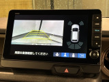 リバースギアに入れるだけで後方の表示へ切り替わります。夜間や雨の日の駐車も楽になりますよ。