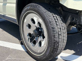 ホワイトリボンタイヤがよく似合う車ですね♪