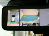 アラウンドモニター 白線や駐車車両をナビ及びルームミラーに表示 駐車している車両との位置関係も一目で分かって安心です