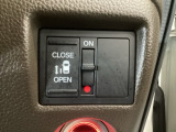 【片側パワースライドドア】片側がパワースライドドアになっており、運転席のスイッチやスマートキーでも開閉が可能です!開口部も広いので乗り降りも楽々♪