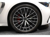メルセデスの認定中古車「サーティファイドカー」では、万一お車が故障した場合も、ご購入後1年間もしくは2年間※は走行距離にかかわらずメルセデス・ベンツ正規サービスネットワークで無料修理いたします
