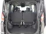 &rdquo;トランクフロア&rdquo;十分なスペースがあり、3列目をサイドに上げるとさらに長い荷物も積む事が出来ます☆