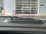 【ヘッドアップディスプレイ】運転に必要な情報やセーフティーサポートの警告などをメーターパネルを見なくても確認ができます☆視線移動が少なくなり安全運転ができますね♪