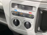 寒い冬も暑い夏も全席に快適な空調を届けてくれる、ダイヤル式エアコンを装備♪