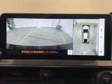 【バックモニター】駐車時に後方がリアルタイム映像で確認できます。大型商業施設や立体駐車場での駐車時や、夜間のバック時に大活躍?