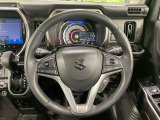 インテリアに合わせたデザインのステアリングは、運転される方のことも考え、運転しやすい形状、大きさです。是非一度、実際に触ってお確かめください。
