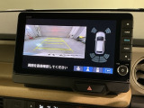 リバースギアに入れるだけで後方の表示へ切り替わります。夜間や雨の日の駐車も楽になりますよ。