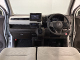 【前方視界】開放的な前方視界!運転がしやすく疲れにくいです♪窓が大きく、見通しがとっても良いおクルマですよ♪