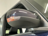 【ウインカーミラー】方向指示器をミラーのランプに点灯。対向車への視認性を高め、安心安全な方向転換をサポートします♪