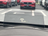 メーターフードにはヘッドアップディスプレイを搭載しており、車速や交通標識、ナビゲーションの案内などの情報が映し出されます!
