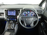 運転席はその車の重要ポイント。ぜひ実際にご乗車ください。お待ちしております。