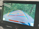 【バックカメラ】駐車時に後方がリアルタイム映像で確認できます。大型商業施設や立体駐車場での駐車時や、夜間のバック時に大活躍!運転スキルに関わらず、今や必須となった装備のひとつです!