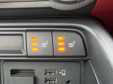 運転席と助手席にシートヒーターがございます。