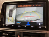 パノラミックビューモニター付きです。車両を上から見たような映像をディスプレイオーディオ画面に表示。運転席からの目視だけでは見にくい、車両周辺の状況をリアルタイムでしっかり確認できます。