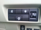 運転席からスライドドアの開閉ができます。