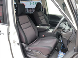お車選びをお楽しみ頂けるよう、在庫車の展示スペースを十分に確保しております。