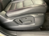 シートメモリー機能を備える10WAYパワーシートを装備!体格や好みに応じたポジションをスムーズに調整できます。