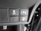 パーキングセンサーや横滑りを防ぐVSA等のスイッチ類は運転席の右側、手の届きやすい位置にあります。