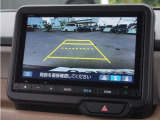 【バックカメラ】駐車が苦手な方でも安心してお乗りいただけます。リバース連動で画面が切り替わるのでとっても便利です。