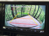 【バックカメラ】駐車時に後方がリアルタイム映像で確認できます。大型商業施設や立体駐車場での駐車時や、夜間のバック時に大活躍!運転スキルに関わらず、今や必須となった装備のひとつです!