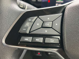 ステアリングスイッチ付。ハンドルから手を離さずにオーディオ操作が出来て安全です。