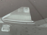 【エマージェンシーブレーキ】走行中に前方の車両等を認識し、衝突しそうな時は警報とブレーキで衝突回避と被害軽減をアシスト。より安全にドライブをお楽しみいただけます。