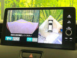 【マルチビューカメラシステム】専用のカメラにより、上から見下ろしたような視点で360度クルマの周囲を確認することができます☆死角部分も確認しやすく、狭い場所での切り返しや駐車もスムーズに行えます。