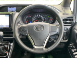 【純正革巻きステアリング】上質な革を使用することで、手にしっかり馴染みとても運転しやすいハンドルです♪