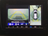 マルチビューカメラシステム搭載車です。お車の周囲を全方位でカバーします。後方・前方・両脇と、コンディションが悪い視界でもカラーモニターに映し出した映像がドライバーをサポートします。