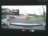 運転状況を映像と音で記録し、ドライブの思い出残しやドライバーの運転チェックができる、便利なドライブレコーダーを装備!あおり運転対策に役立つ後方撮影付きで、安心です♪ナビ画面に映し出すので、便利です!