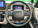 インテリアに合わせたデザインのステアリングは、運転される方のことも考え、運転しやすい形状、大きさです。是非一度、実際に触ってお確かめください。