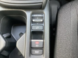 パーキングブレーキは電子制御となっています。