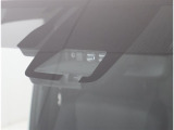 衝突軽減ブレーキ 走行中前方の車両等を認識し、衝突しそうな時はブレーキと警告音で被害を軽減しドライブ中のアシストしてくれます!