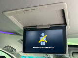 【12.8型フリップダウン】大画面モニターで後席でもエンタメをお楽しみいただけます。家族や友人とお出かけする機会が多い方に大人気です♪